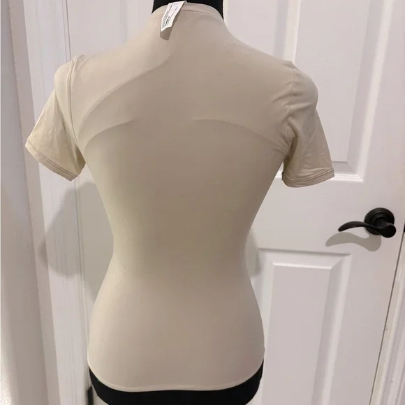 Lululemon Wundermost Ultra-Soft Nulu Hip Length Cream Crewneck Shirt Size XS - Picture 6 of 8